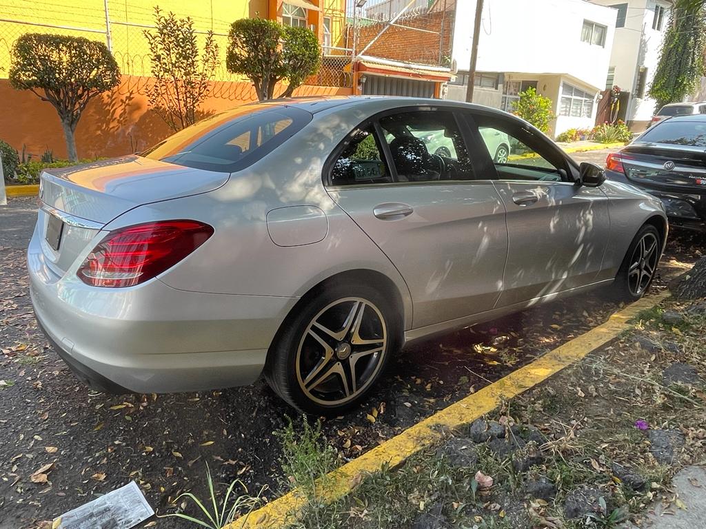img/CarSale/mercedes-3.jpeg